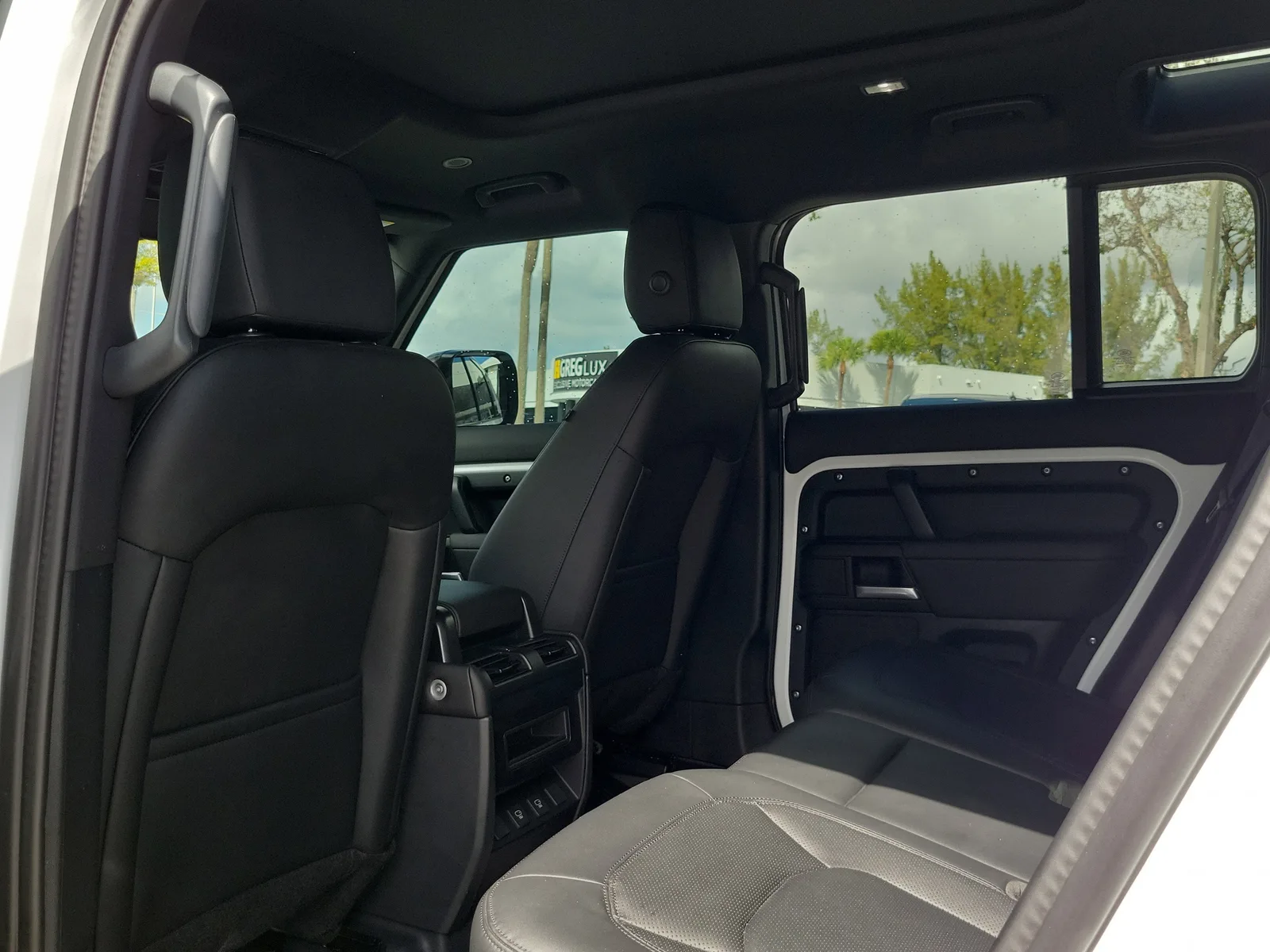 2025 Land Rover Defender S photo 16