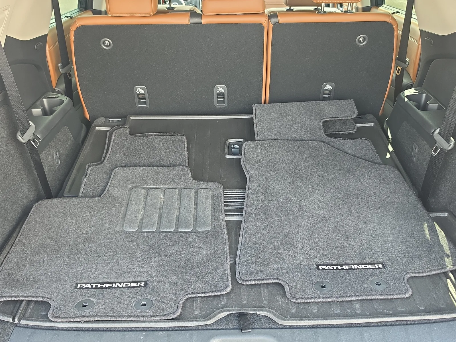 2025 Nissan Pathfinder Platinum photo 15