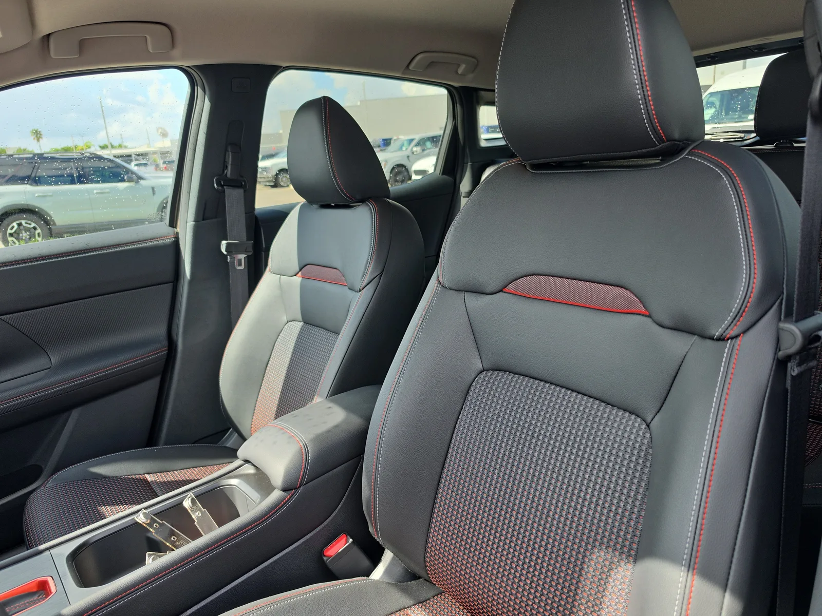 2026 Nissan Kicks SR 4WD photo 9