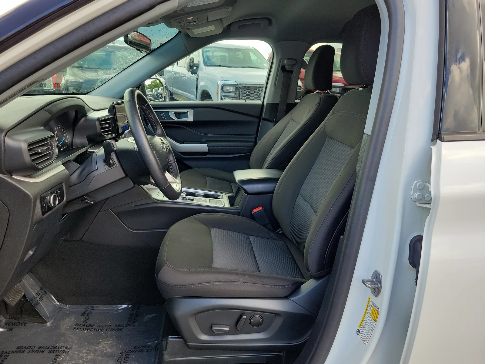 2024 Ford Explorer XLT photo 10