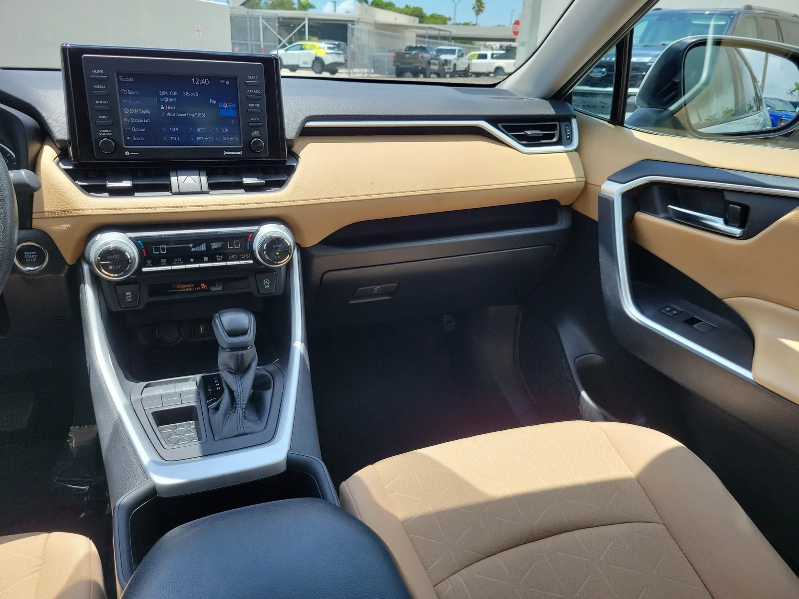 2022 Toyota RAV4 XLE photo 15