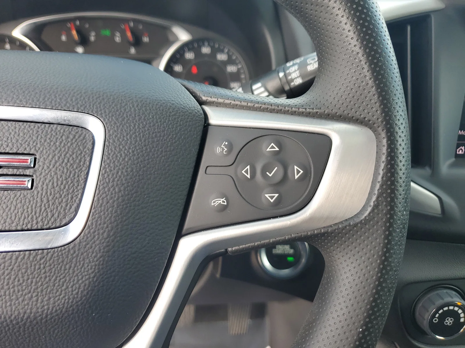 2024 GMC Terrain SLE photo 20