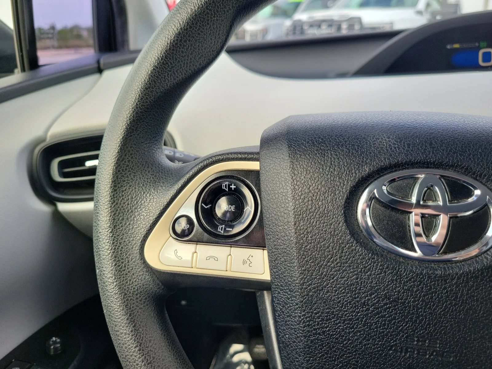 2016 Toyota Prius Two photo 18