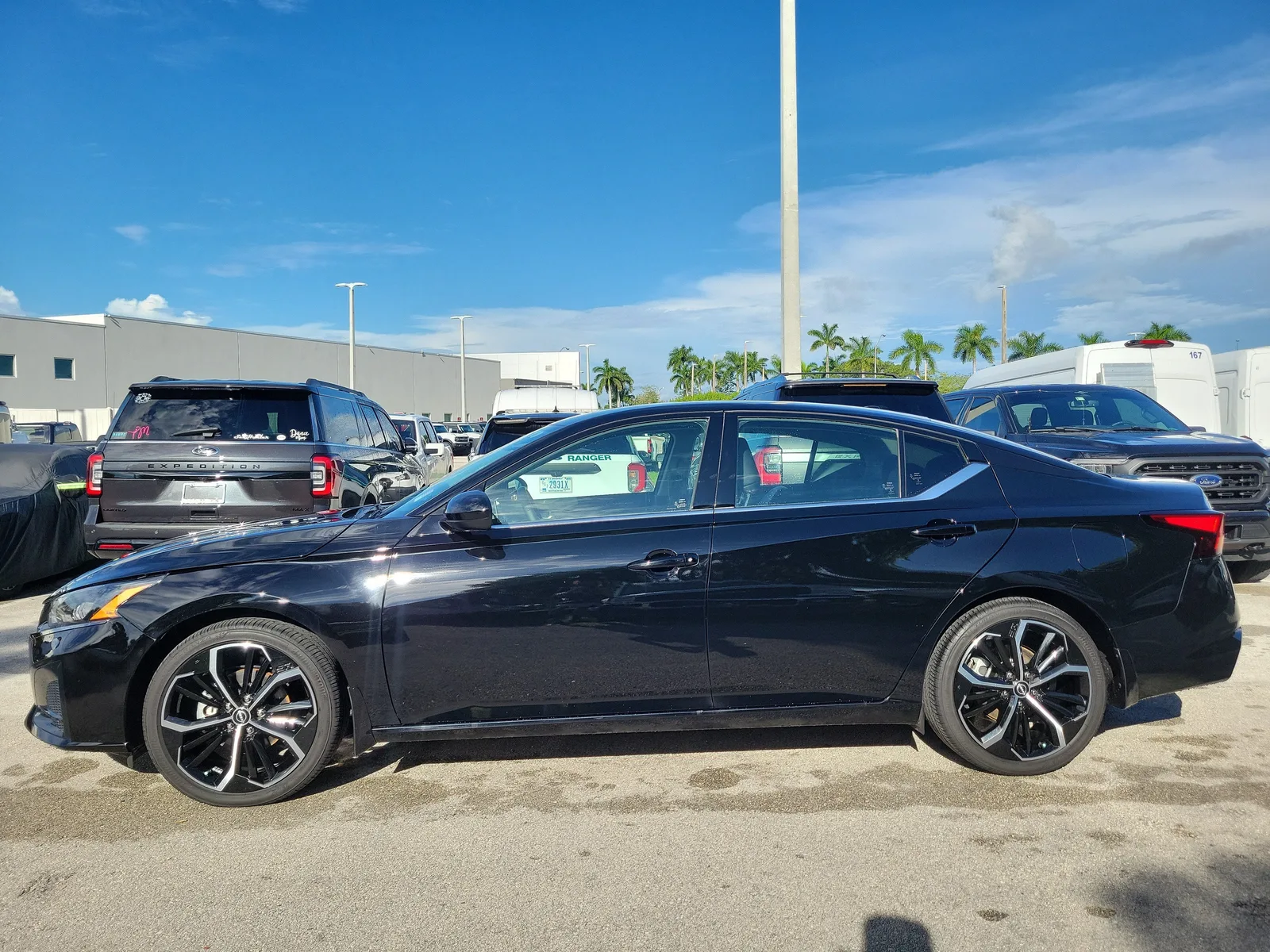 2024 Nissan Altima 2.5 SR photo 8