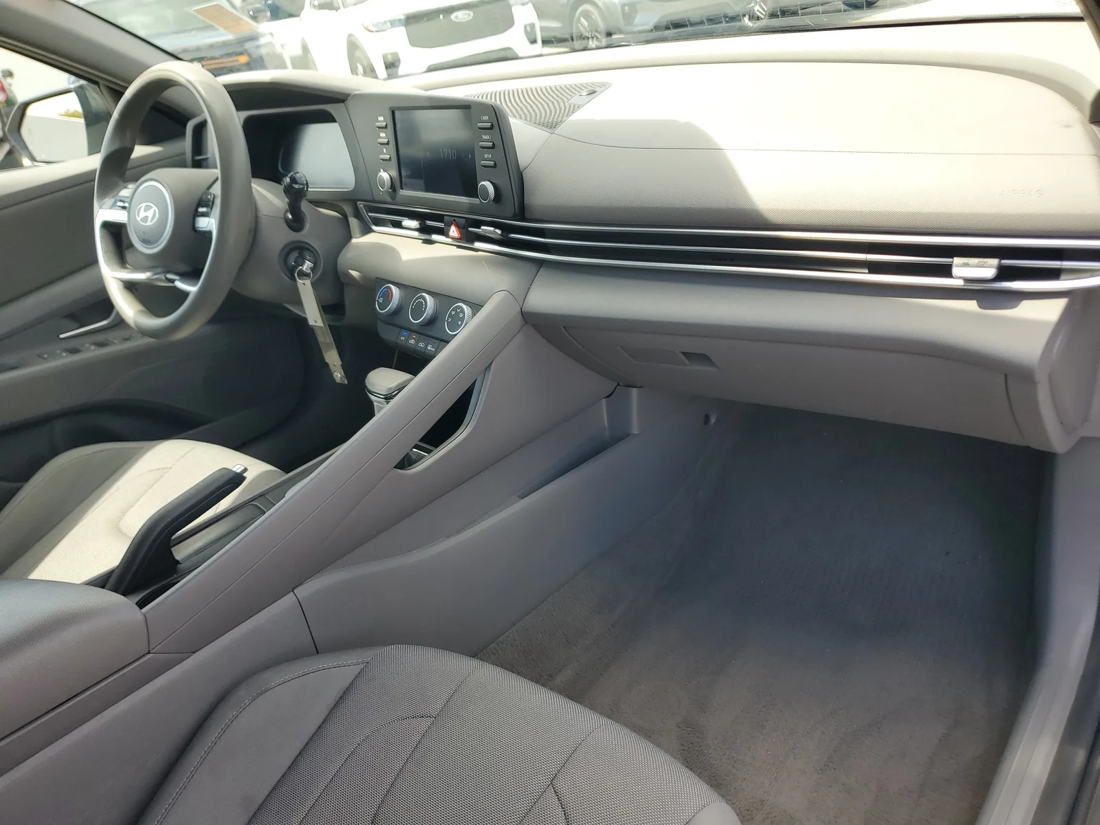 2024 Hyundai Elantra SE photo 16