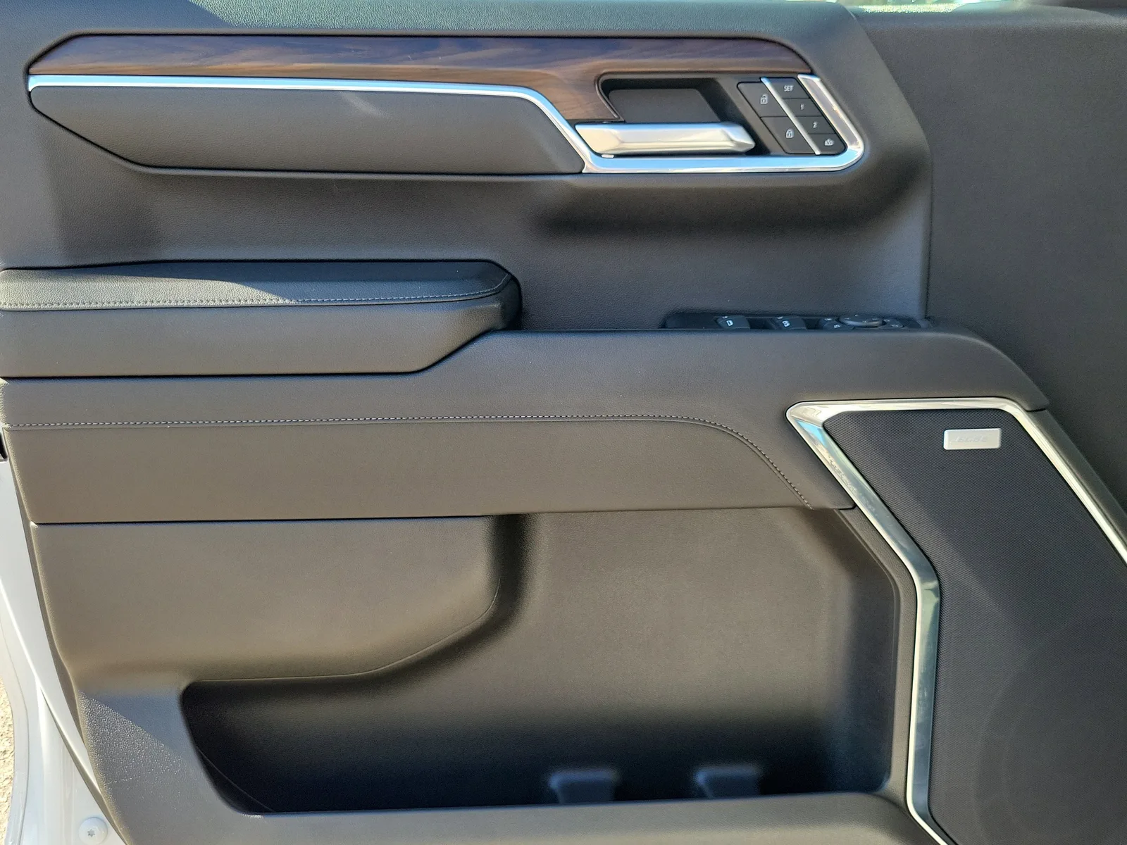 2023 GMC Sierra 1500 SLT photo 23