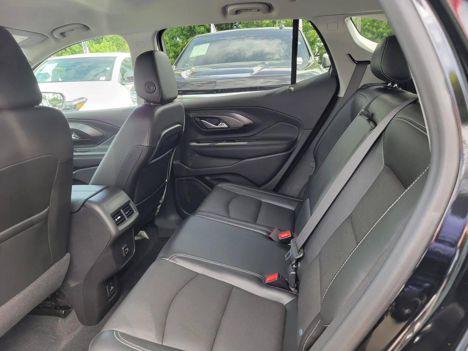 2023 GMC Terrain SLT photo 13