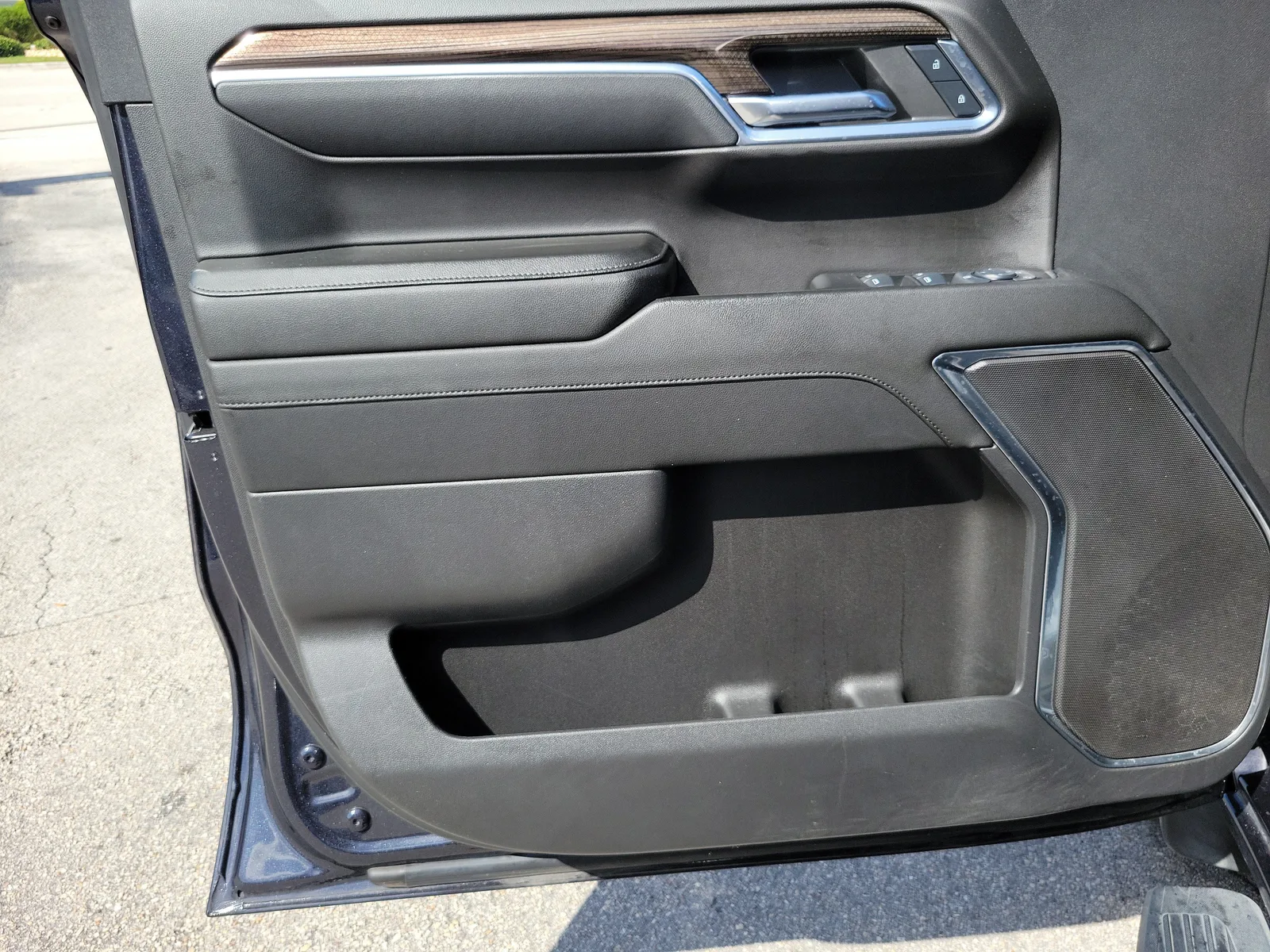 2024 Chevrolet Silverado 1500 RST photo 17