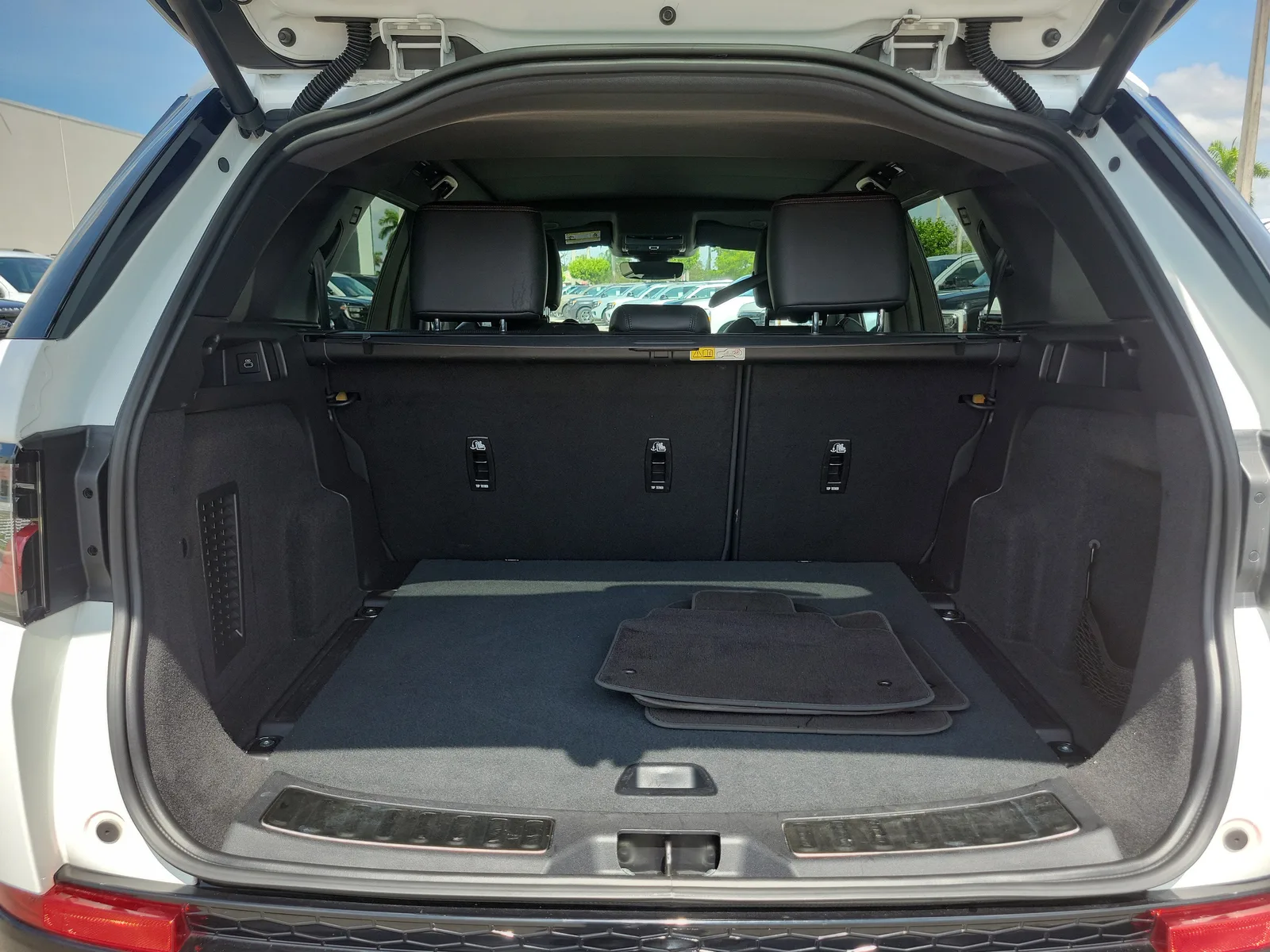 2023 Land Rover Discovery Sport S R-Dynamic photo 16