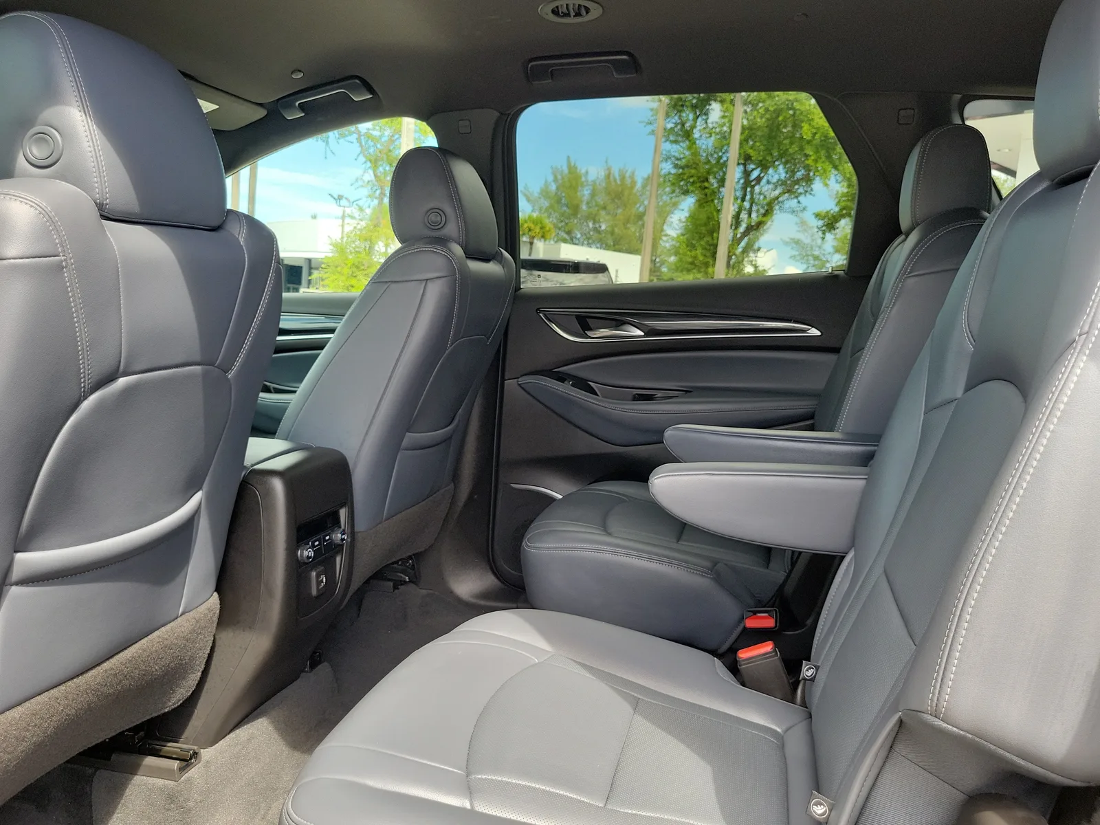 2022 Buick Enclave Essence photo 13