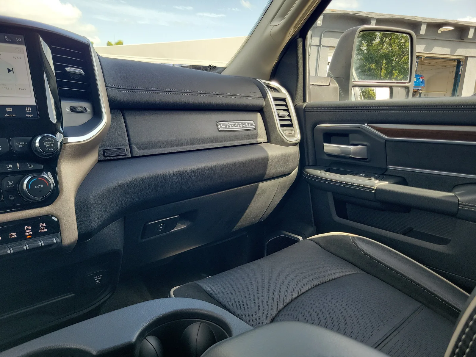 2024 RAM 2500 Laramie 4WD Diesel photo 18