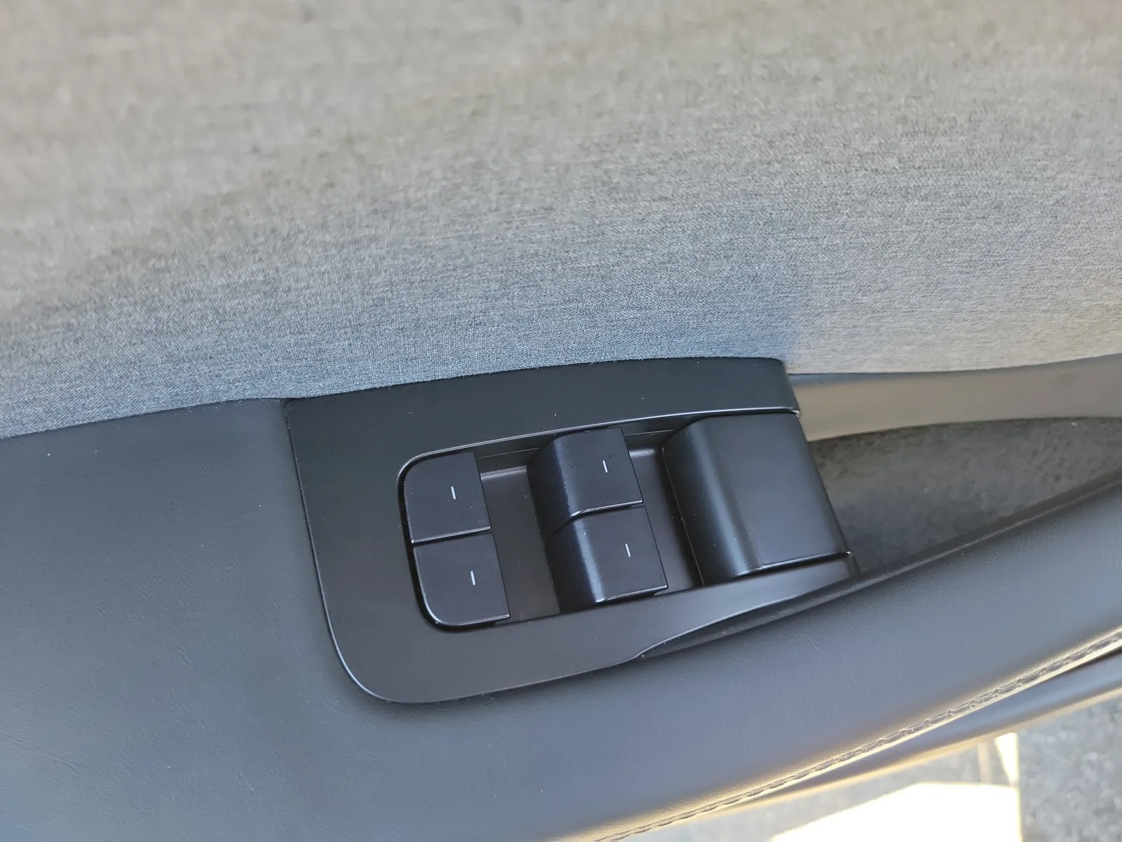 2025 Tesla Model 3 Long Range photo 23