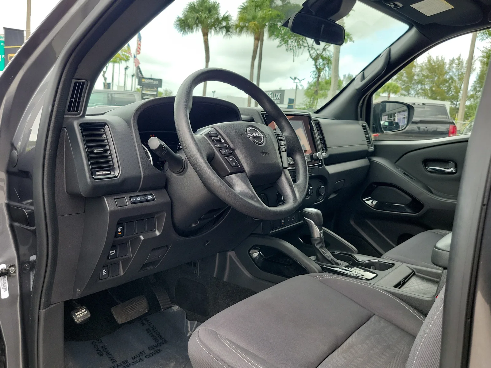 2023 Nissan Frontier SV photo 14