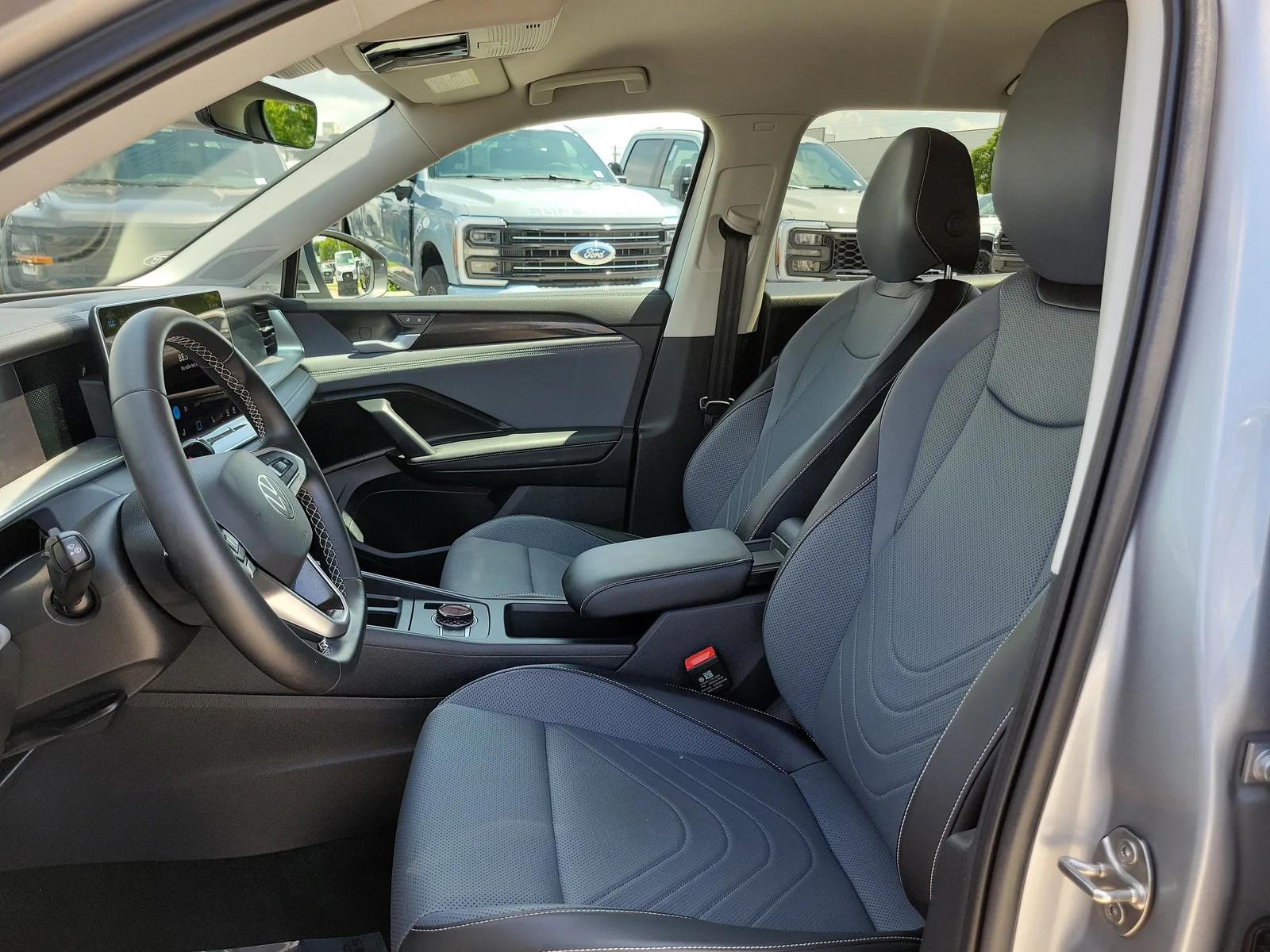 2025 Volkswagen Tiguan SE photo 11