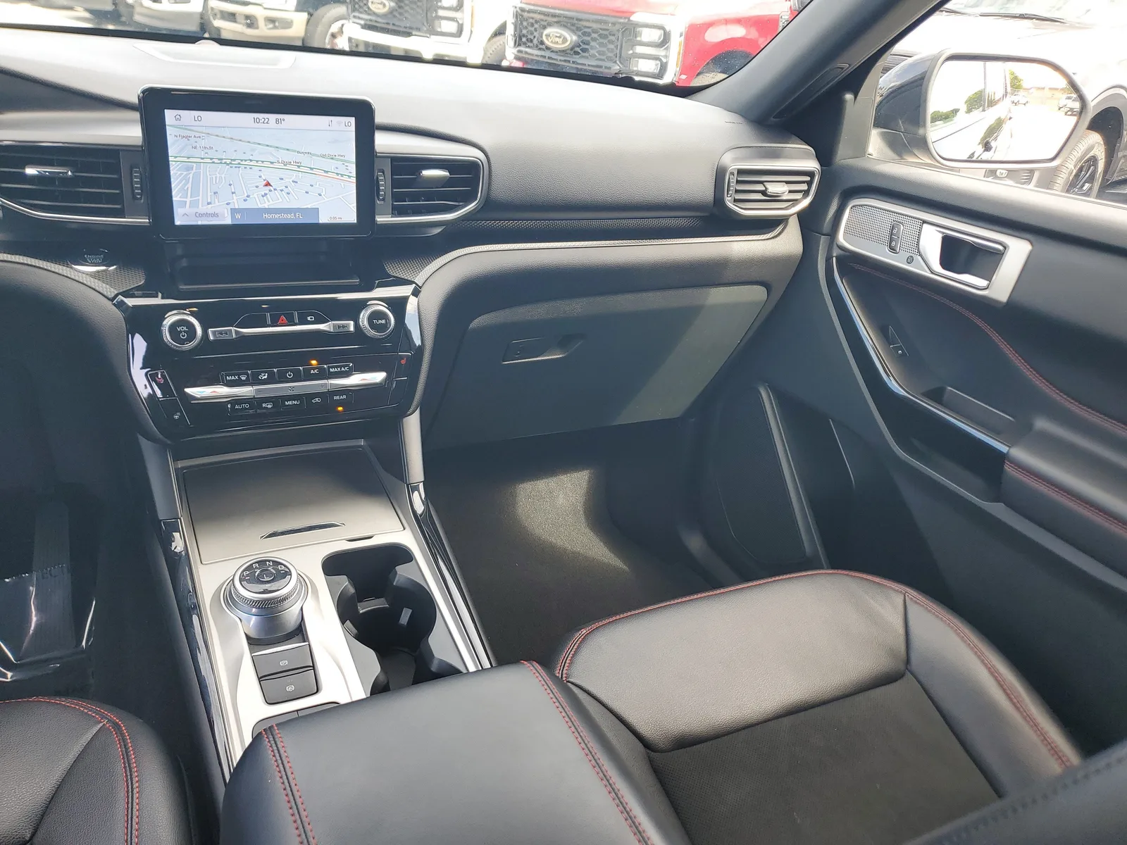 2023 Ford Explorer ST-Line photo 20