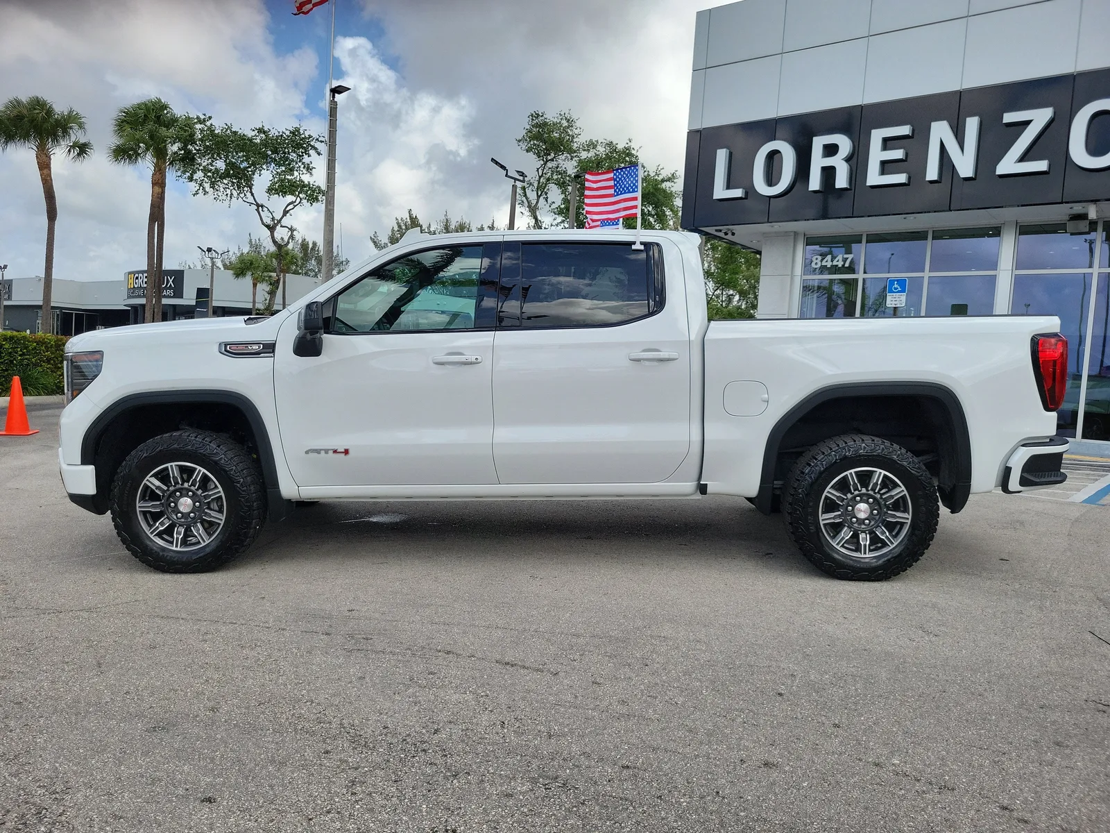 2025 GMC Sierra 1500 AT4 4WD photo 8