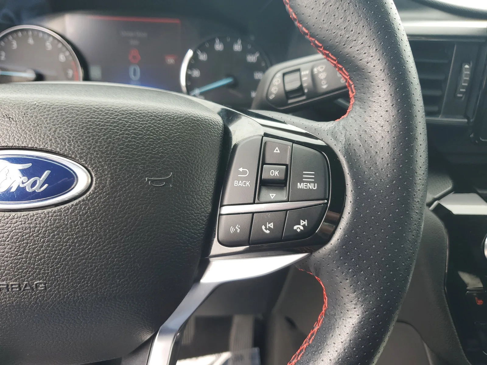 2023 Ford Explorer ST-Line photo 24