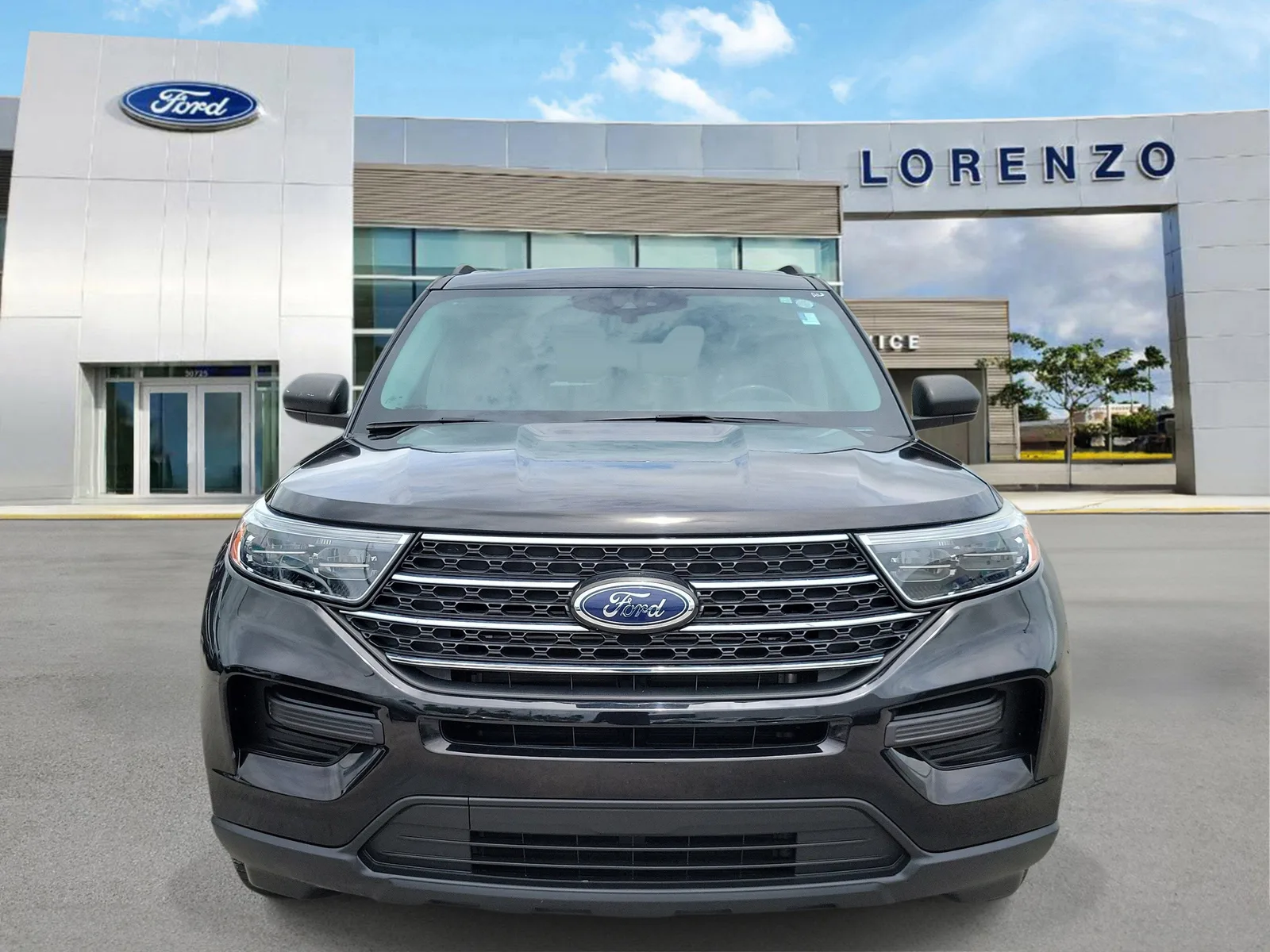 2023 Ford Explorer XLT photo 2