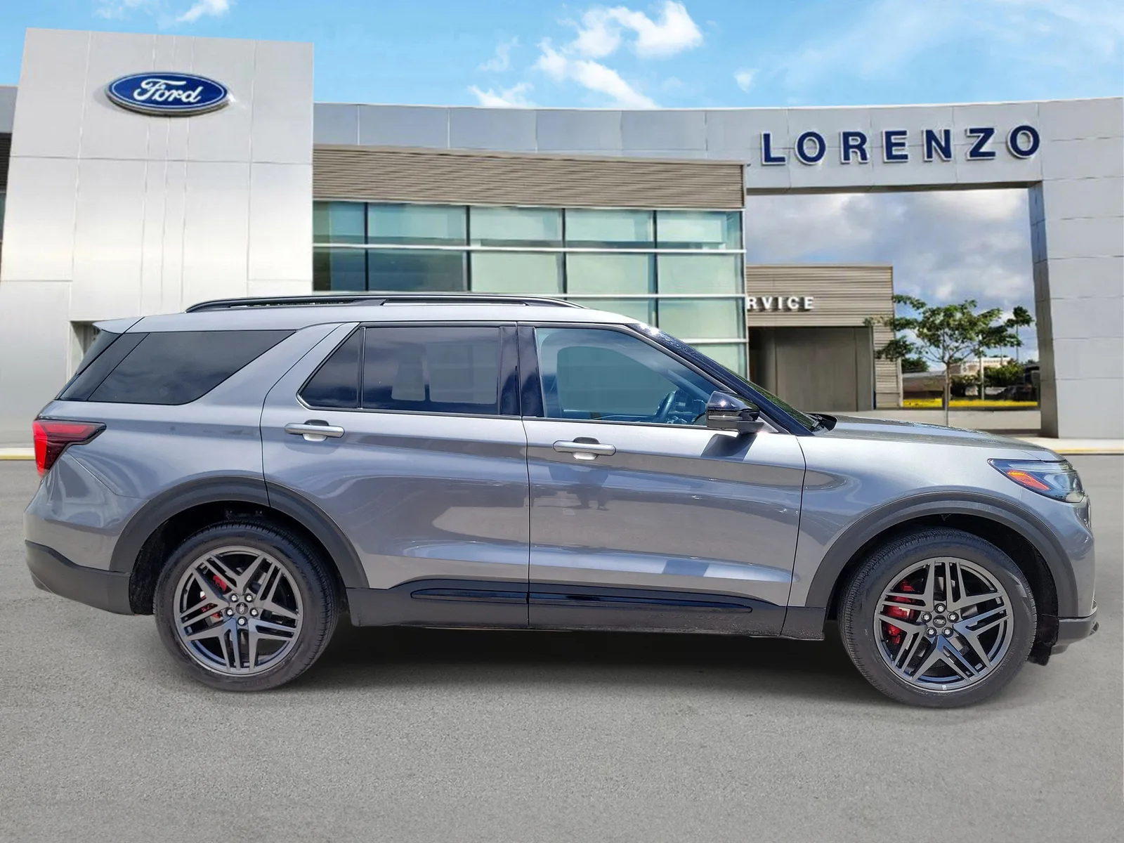 2025 Ford Explorer ST photo 4
