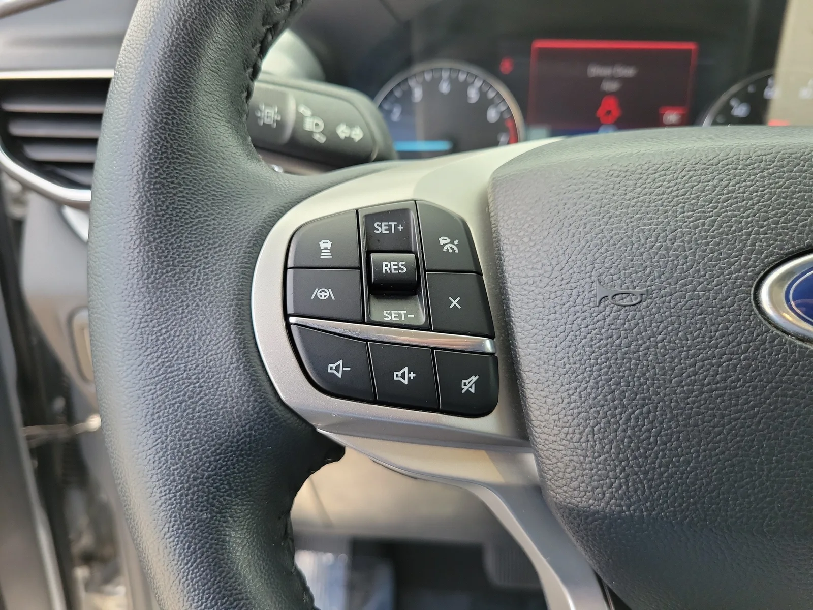 2024 Ford Explorer XLT photo 28
