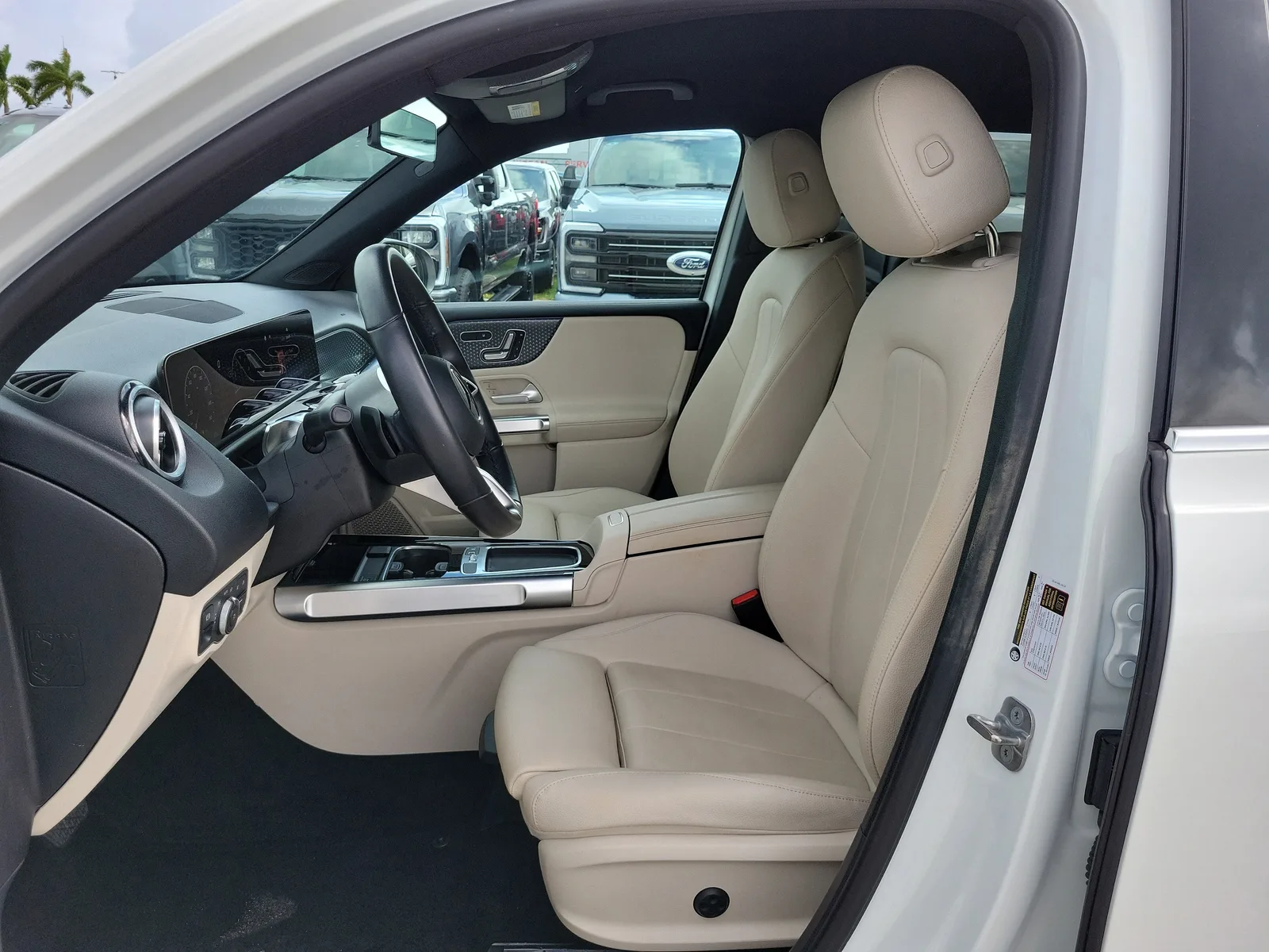 2025 Mercedes-Benz GLB GLB 250 photo 10
