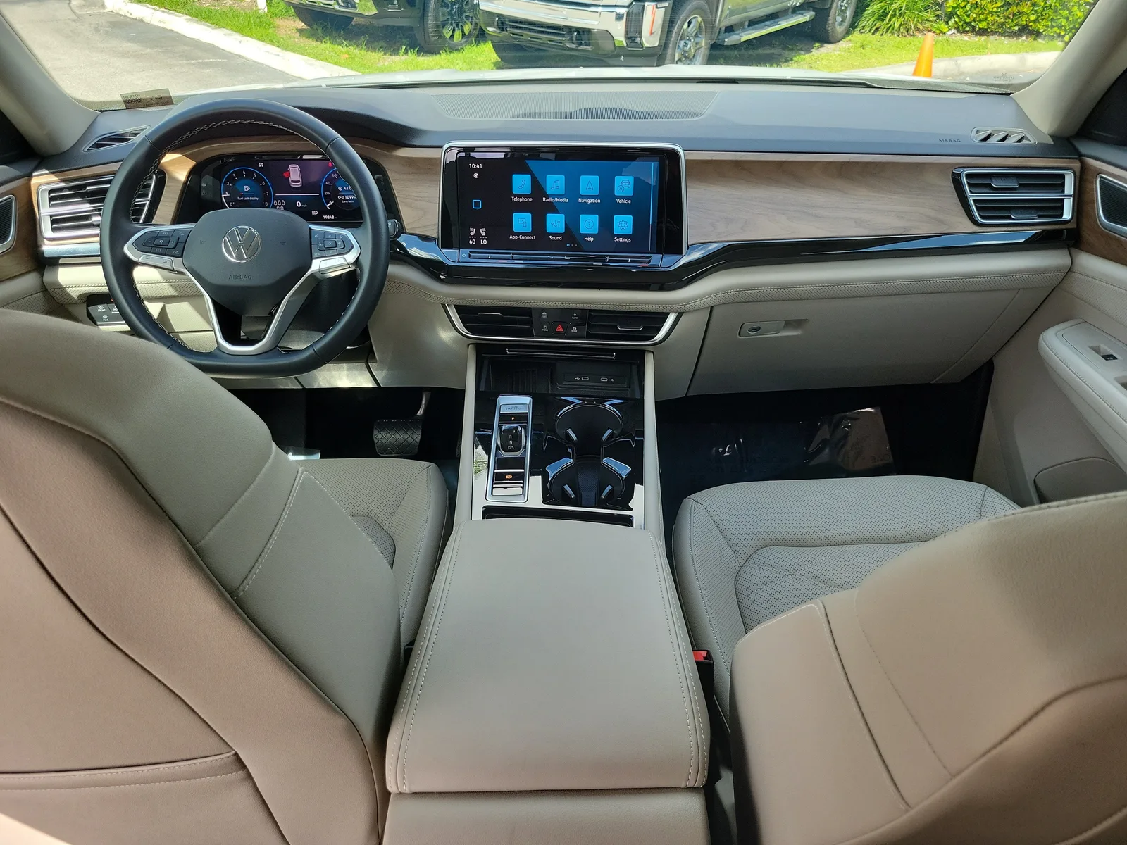2025 Volkswagen Atlas 2.0T SE w/Technology photo 18