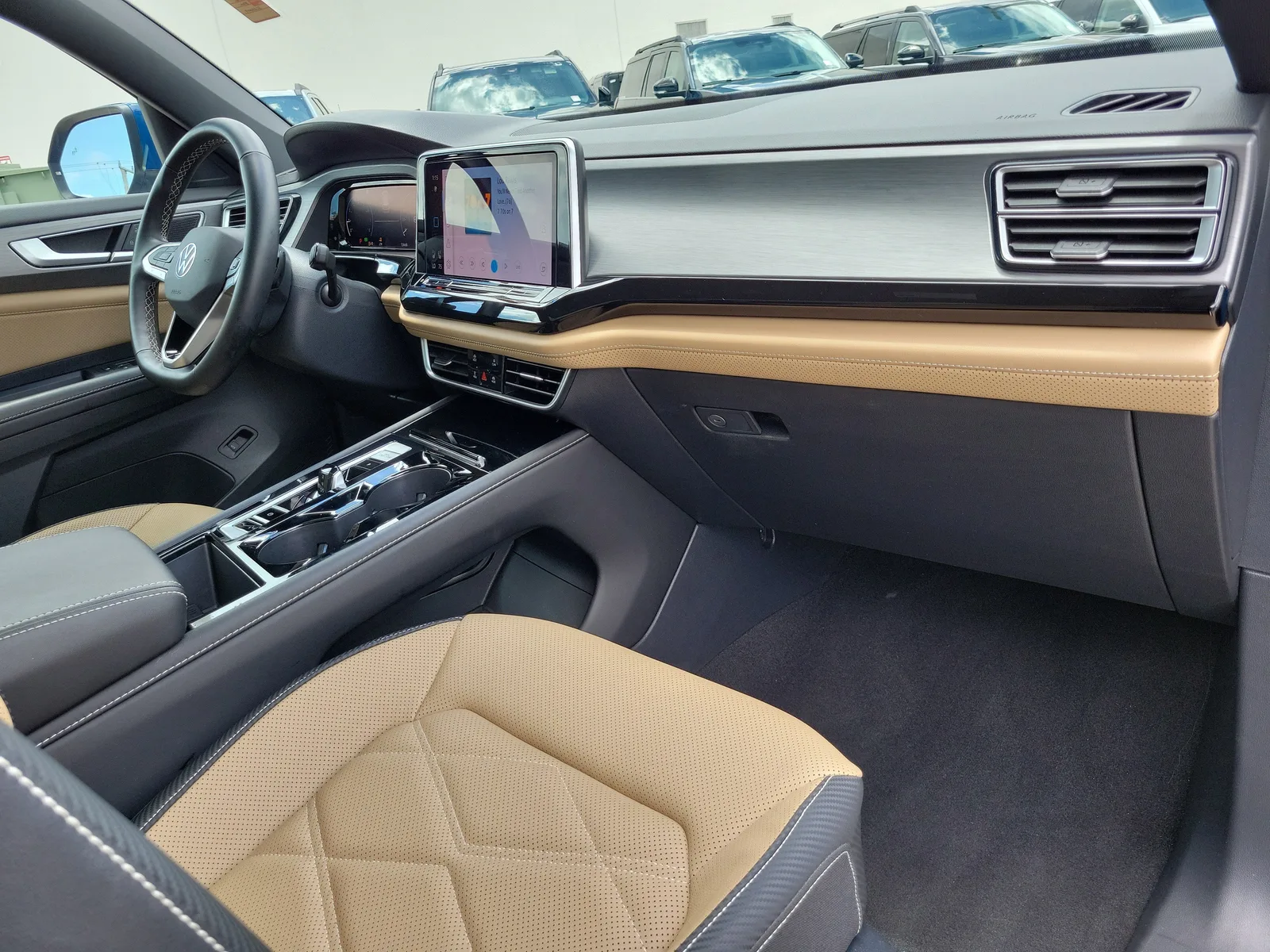 2025 Volkswagen Atlas Cross Sport 2.0T SE w/Technology photo 15