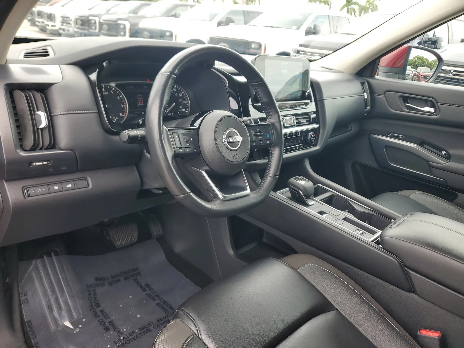 2024 Nissan Pathfinder SL photo 9