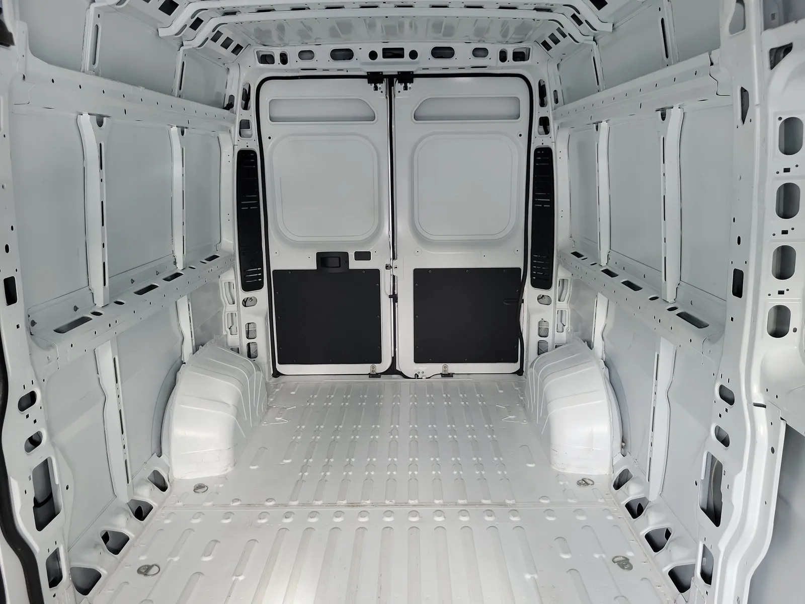 2026 RAM ProMaster Cargo Van Tradesman photo 14