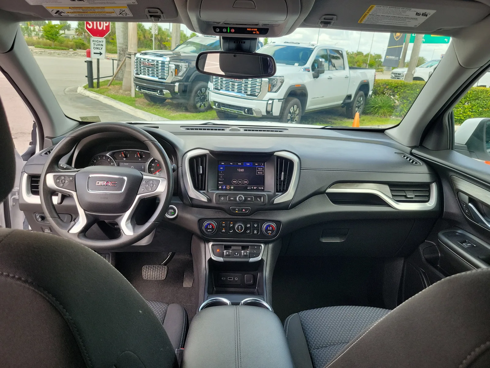 2024 GMC Terrain SLE photo 19
