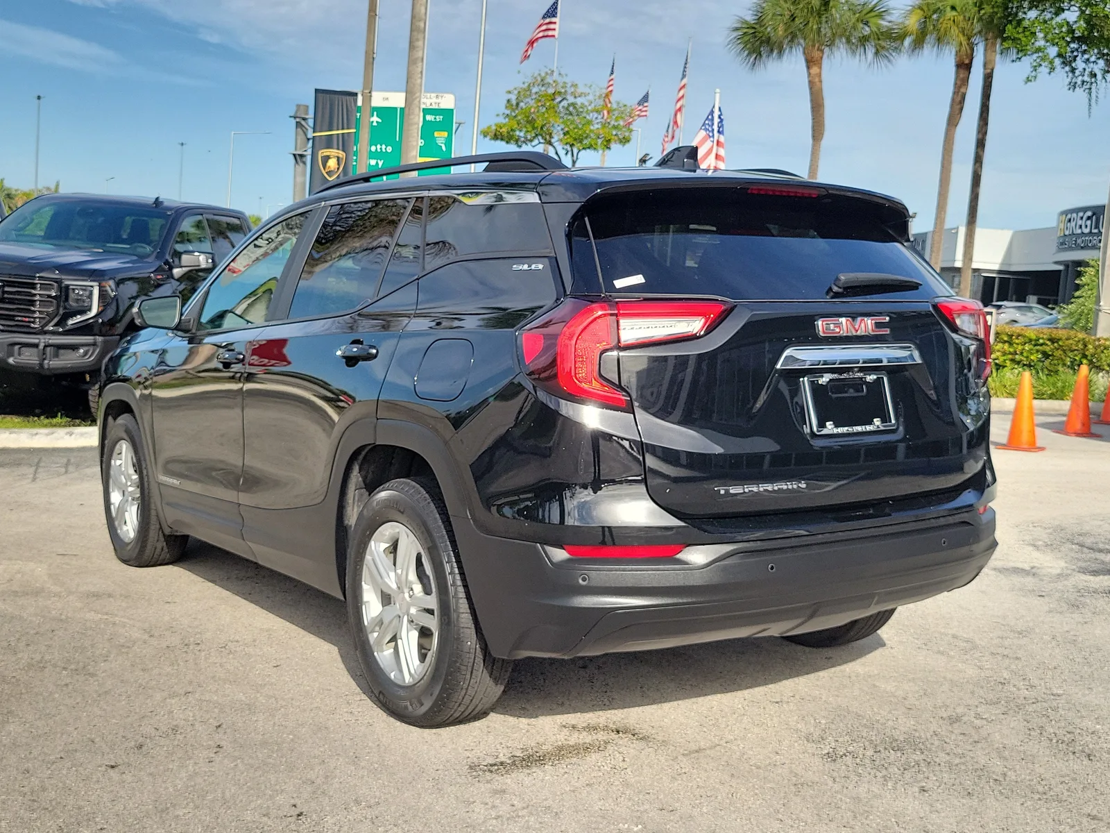 2023 GMC Terrain SLE photo 7