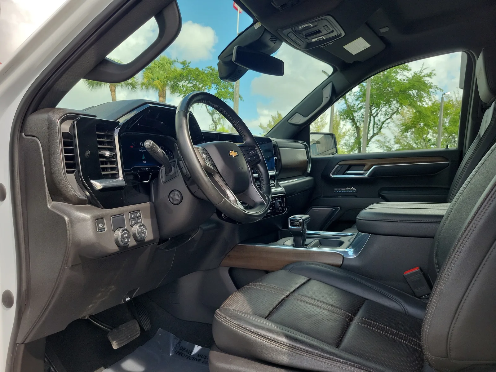 2023 Chevrolet Silverado 1500 High Country photo 9