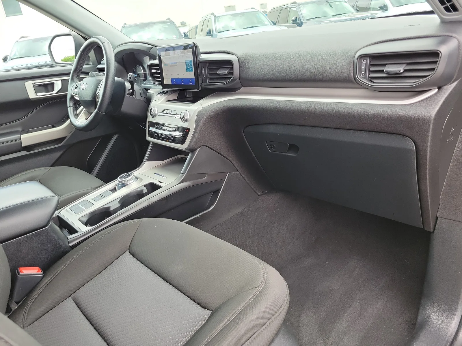 2024 Ford Explorer XLT photo 19