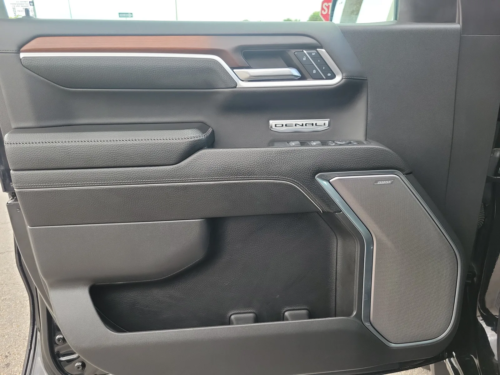 2024 GMC Sierra 1500 Denali photo 25
