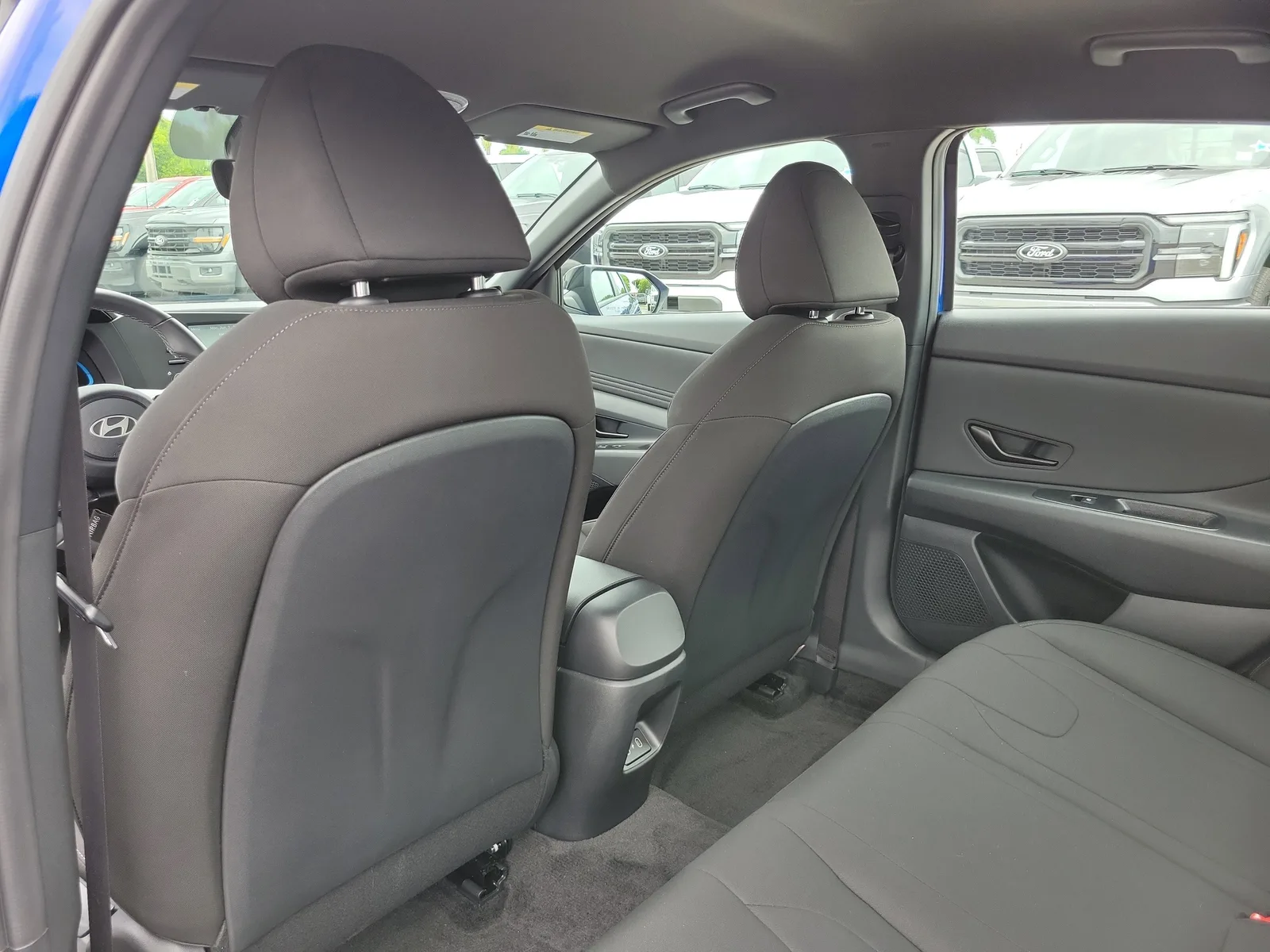 2025 Hyundai Elantra SEL Sport photo 18