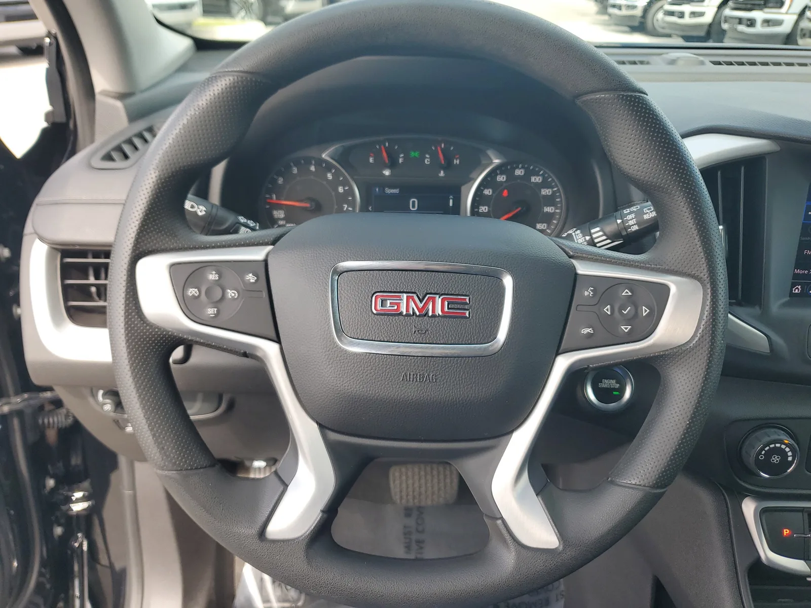 2024 GMC Terrain SLE photo 18