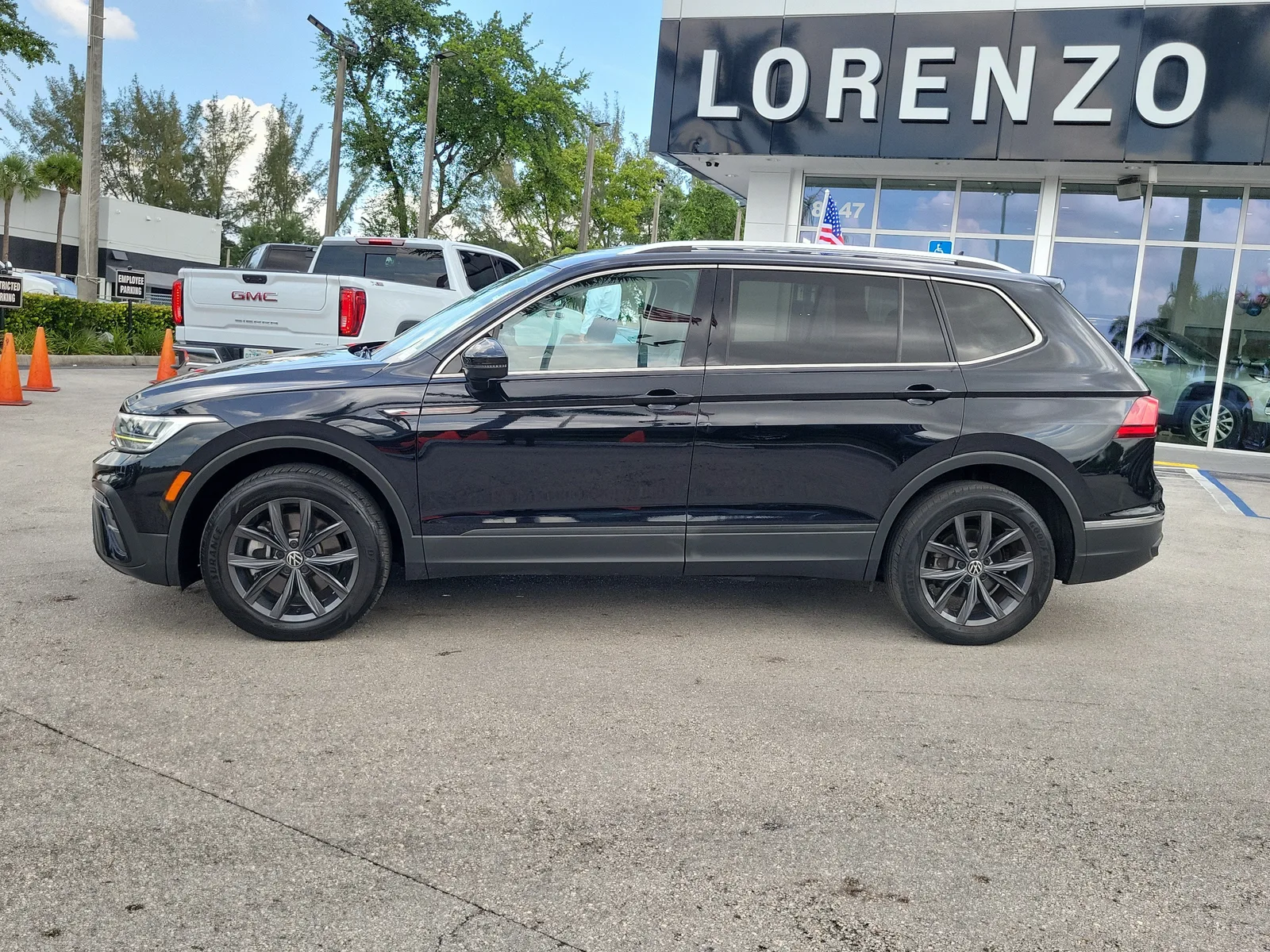 2022 Volkswagen Tiguan SE photo 7