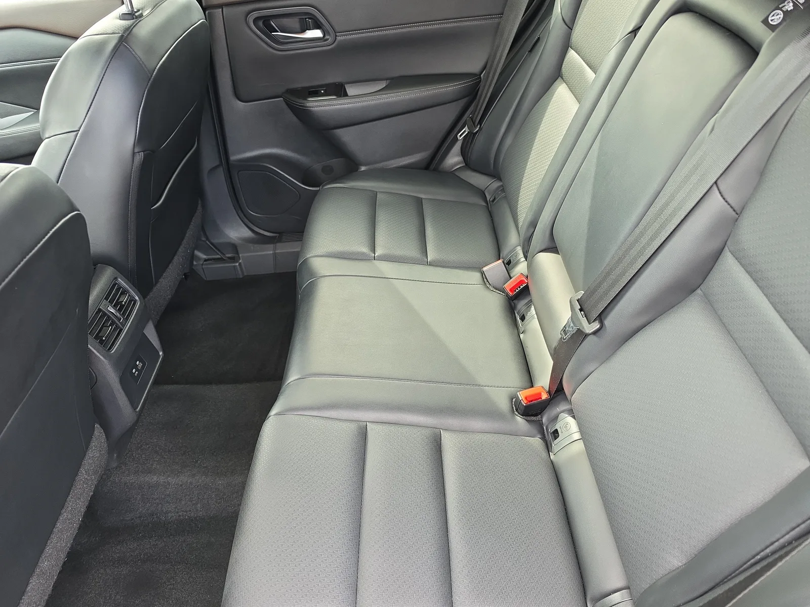 2023 Nissan Rogue SV photo 11