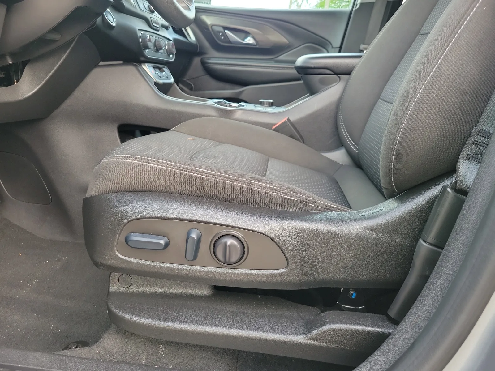 2023 GMC Terrain SLE photo 11