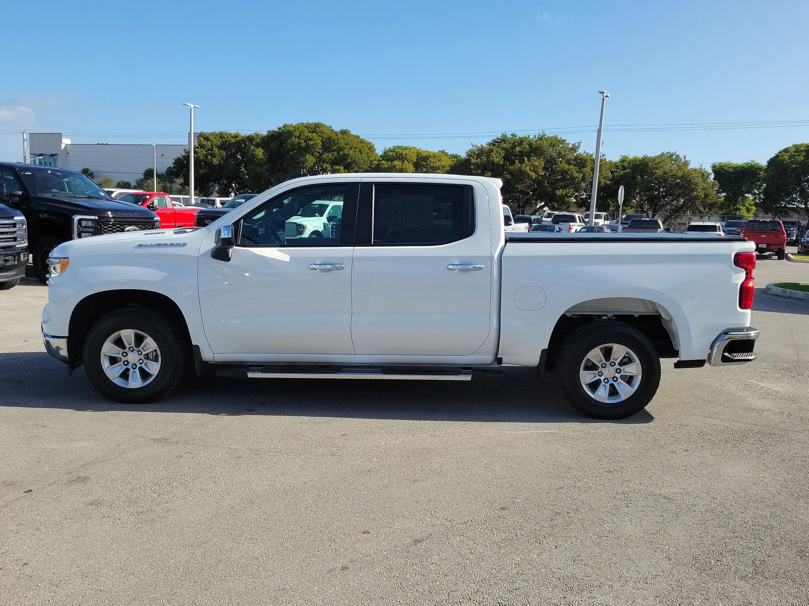 2025 Chevrolet Silverado 1500 LT photo 8