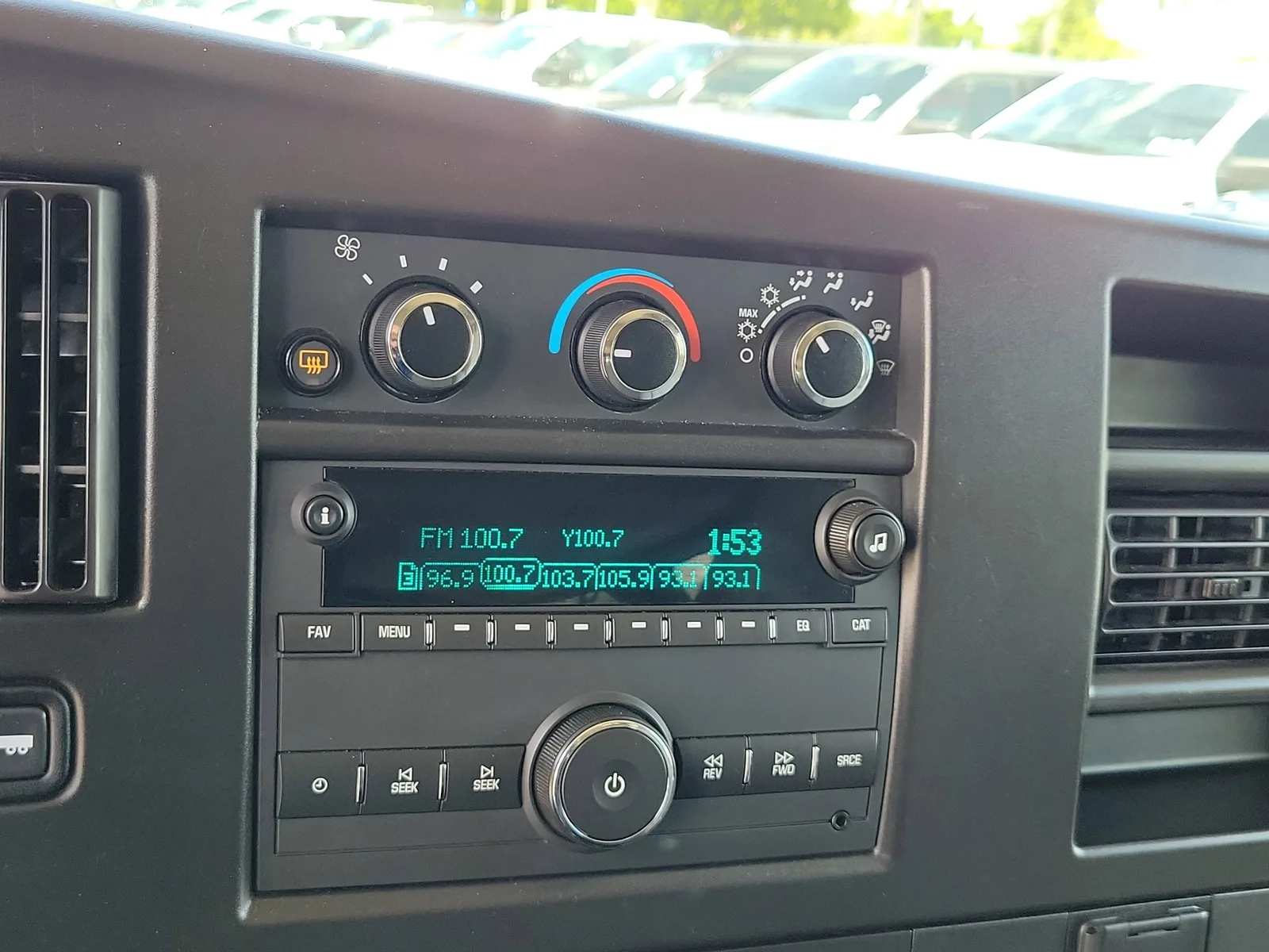 2023 Chevrolet Express Passenger LT photo 28