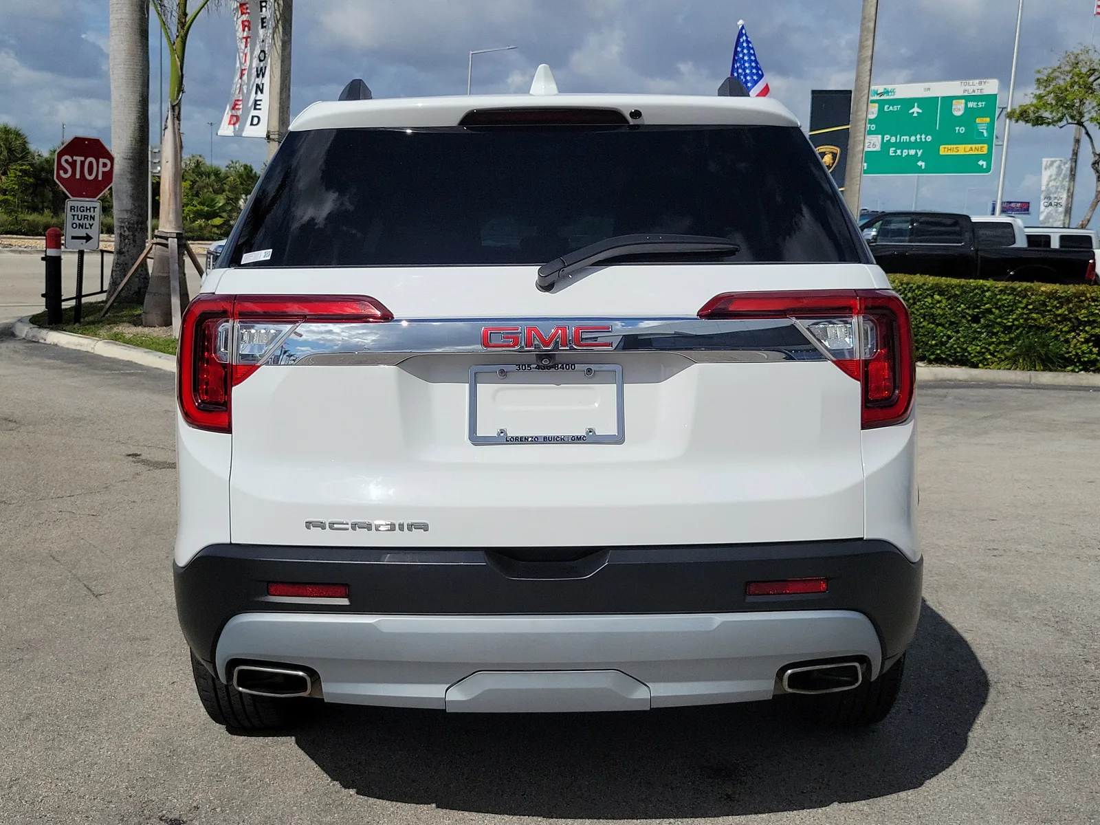 2023 GMC Acadia SLE photo 6