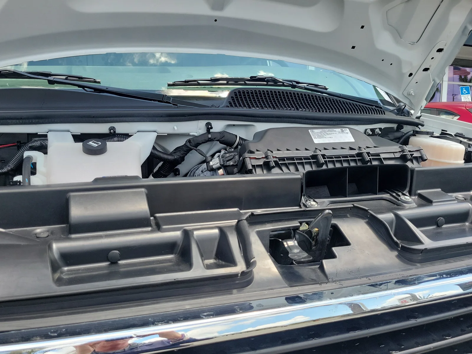 2025 GMC Savana Cargo Work Van photo 26