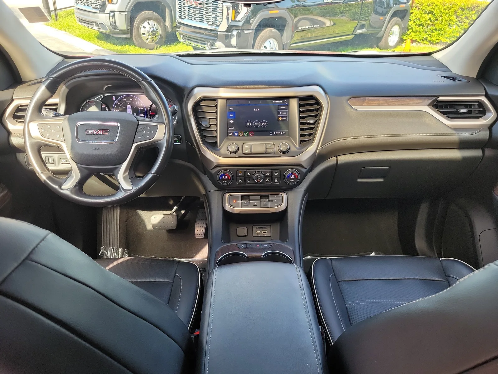 2020 GMC Acadia Denali photo 17