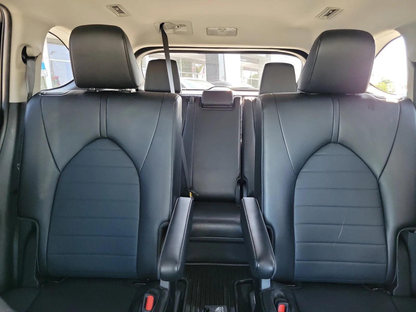 2023 Toyota Highlander L photo 16