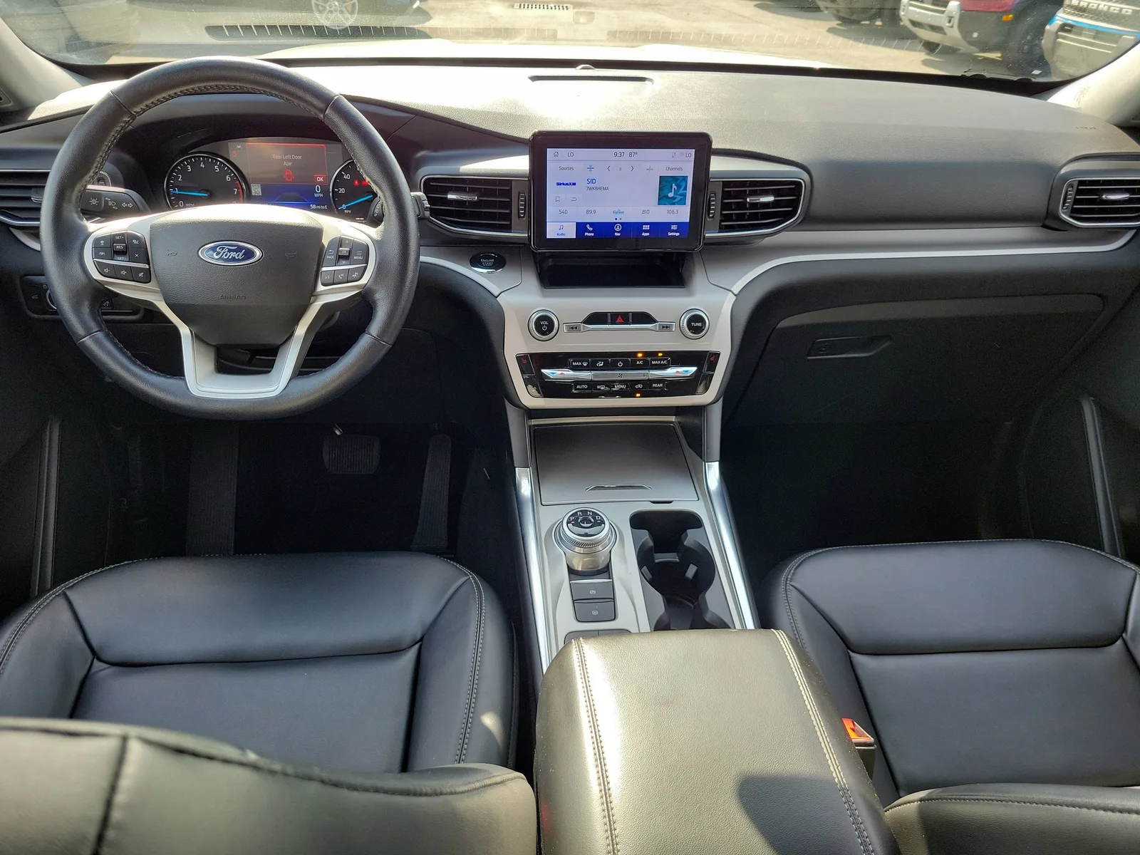 2023 Ford Explorer XLT photo 18