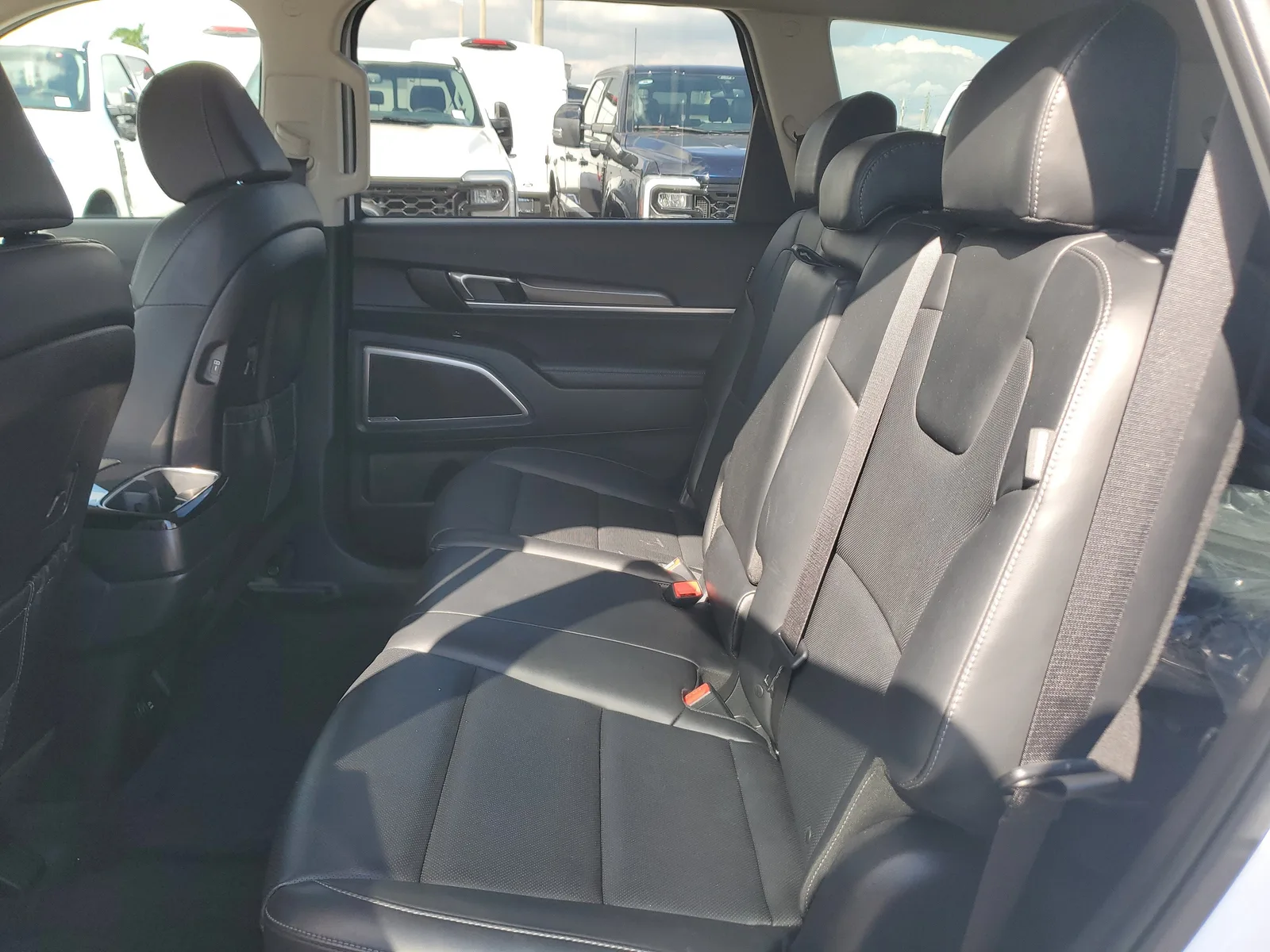 2024 Kia Telluride LX photo 12