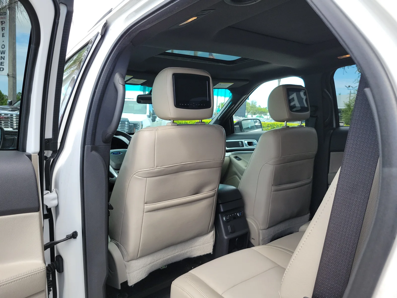 2013 Ford Explorer XLT photo 17