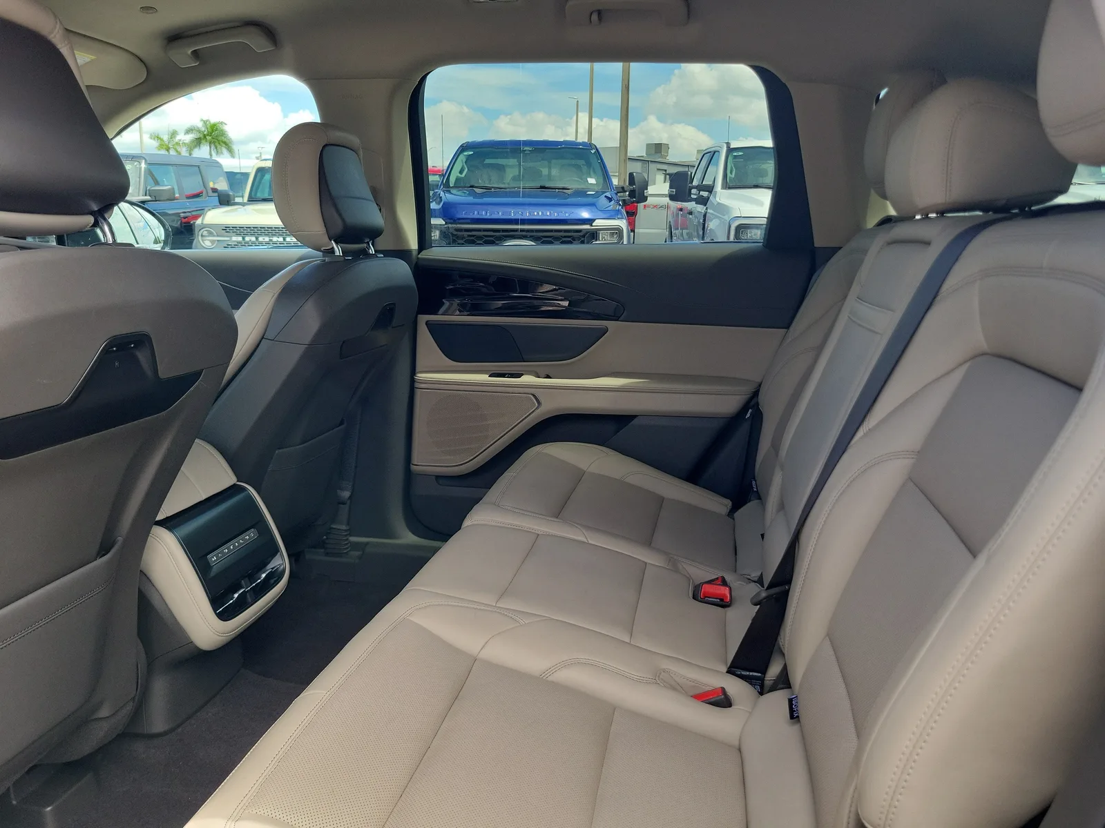 2024 Lincoln Nautilus Premiere 4WD photo 13