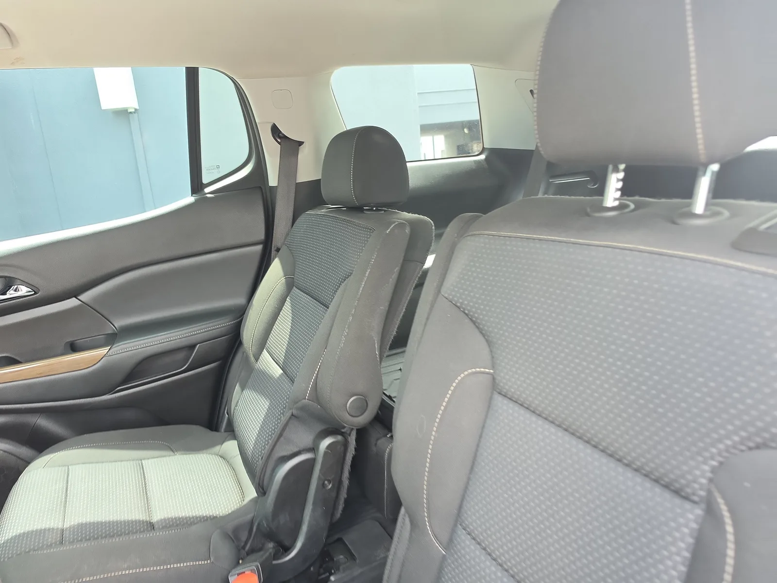 2022 GMC Acadia SLE photo 11